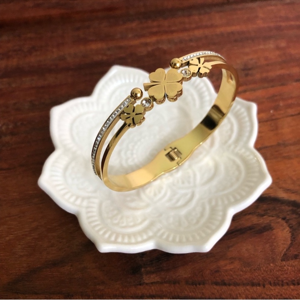 Women’s Plated Gold Black Clover Bracelet Irish Shamrock Stainless Steel Boho